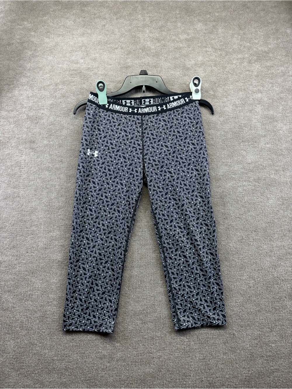 Under Armour Black Geometric Print Athletic Cropped Leggings YL